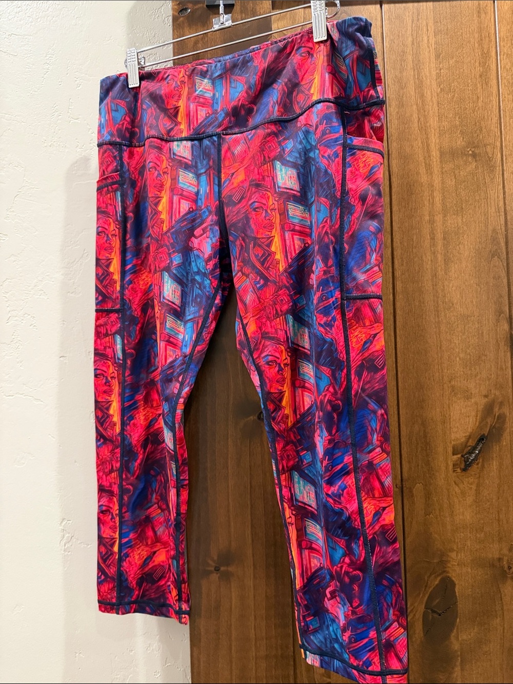 Constantly Varied Gear Red & Blue Printed Capri Leggings